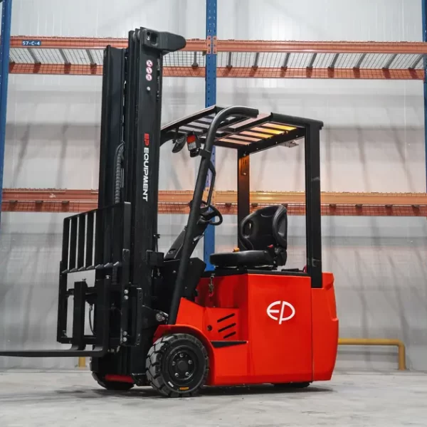 CPD15TV8 forklift operating in a refrigerated warehouse environment