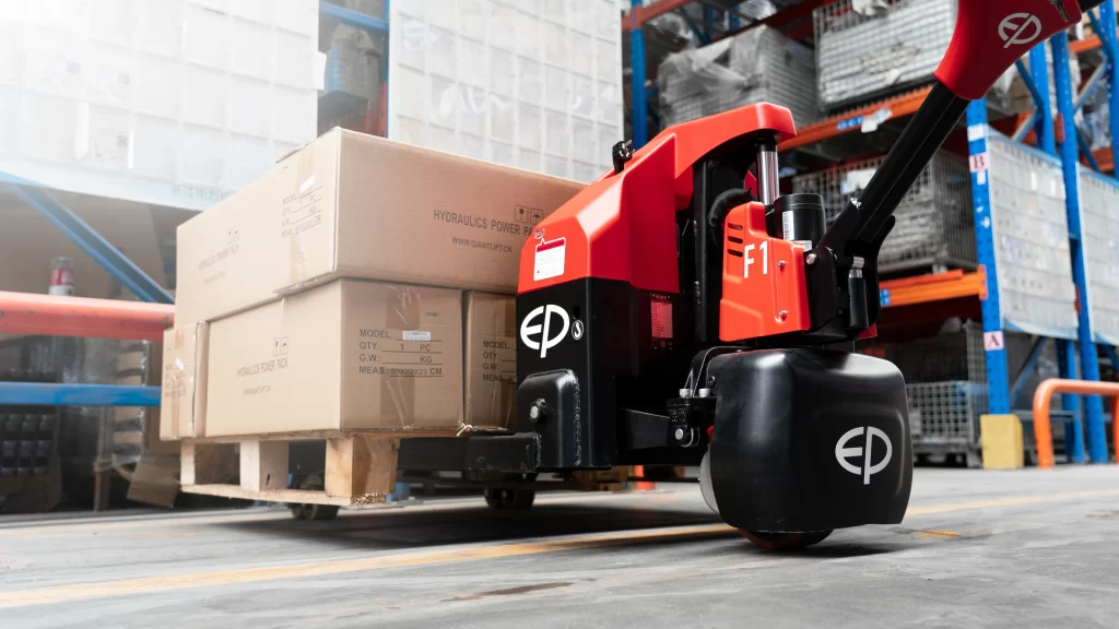 F1 pallet jack operating in a compact warehouse