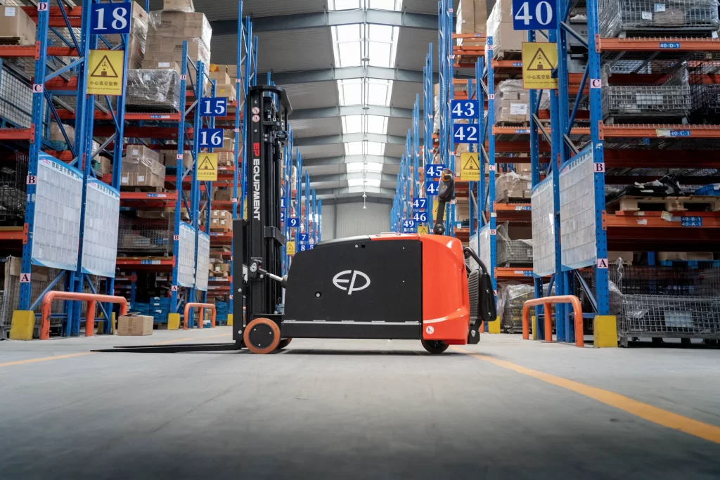RSC202 electric stacker handling pallets in a storage area