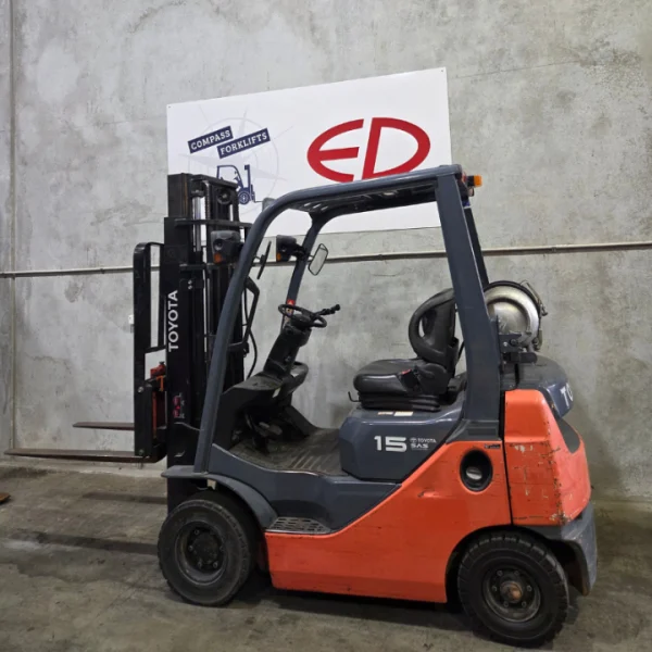 used Toyota 32-8FG15 forklift side view in great condition