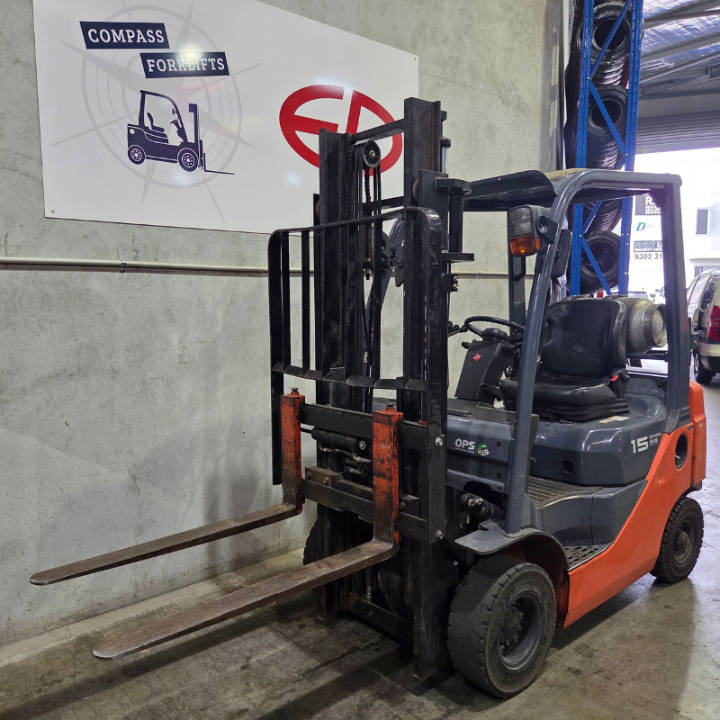 used Toyota 32-8FG15 forklift ready for warehouse and yard work